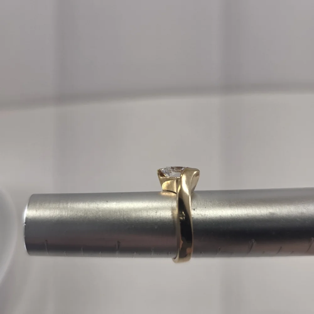 Solitaire Crystal Ring Gold-Tone Statement Cocktail Ring Size 6 - Picture 8 of 8
